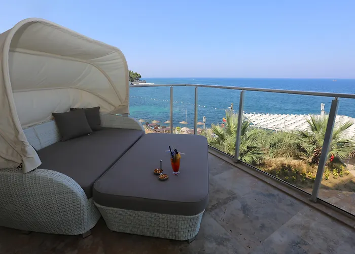 Charisma De Luxe Hotel