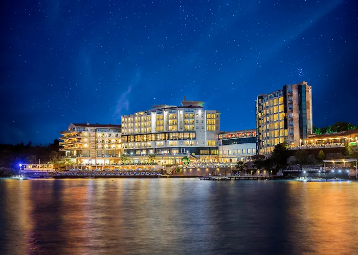 Charisma De Luxe Hotel