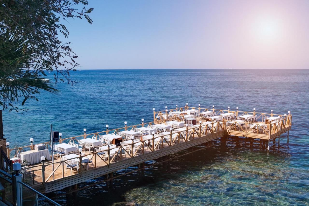 Hotel Charisma De Luxe 5*