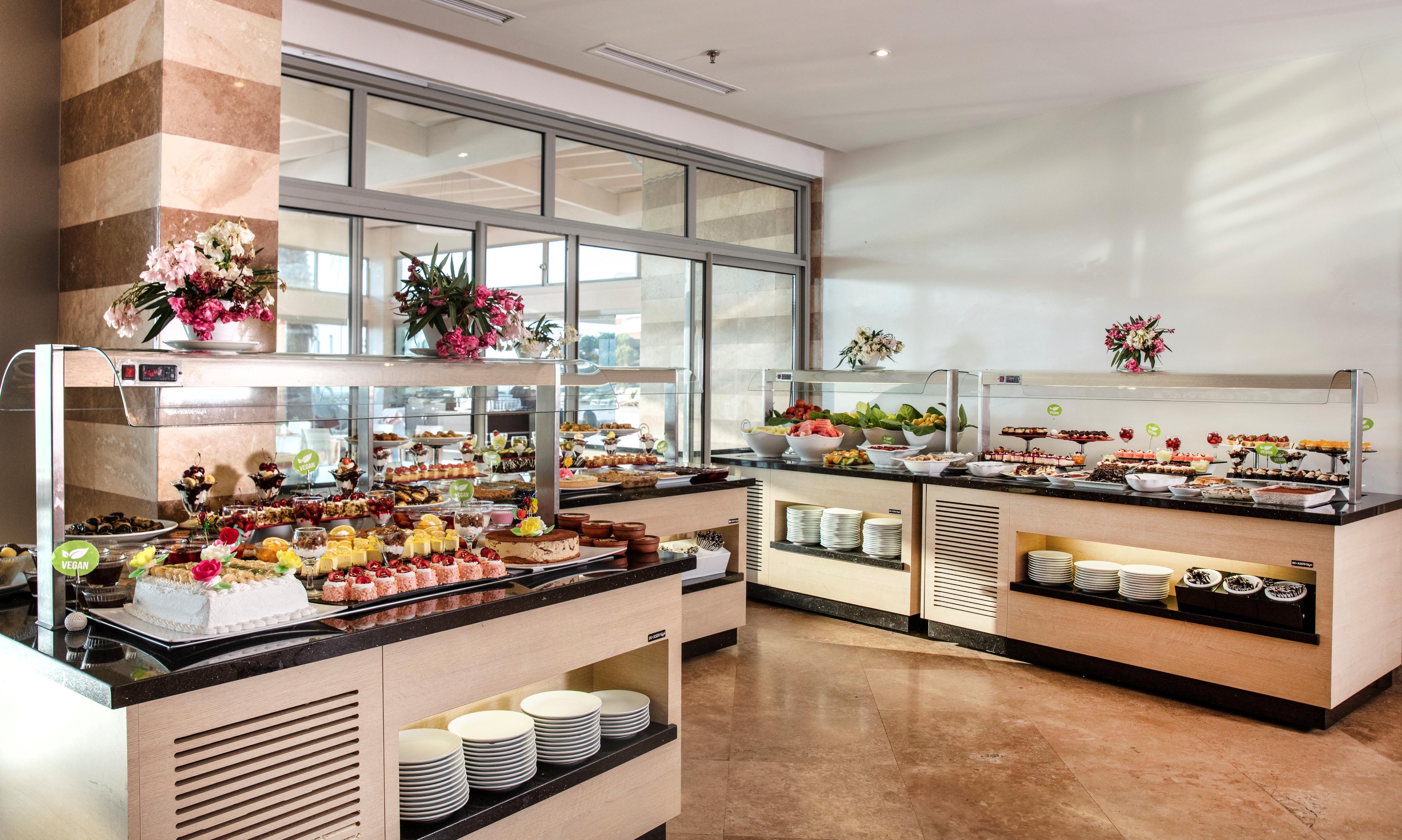 Charisma De Luxe Hotel 5*