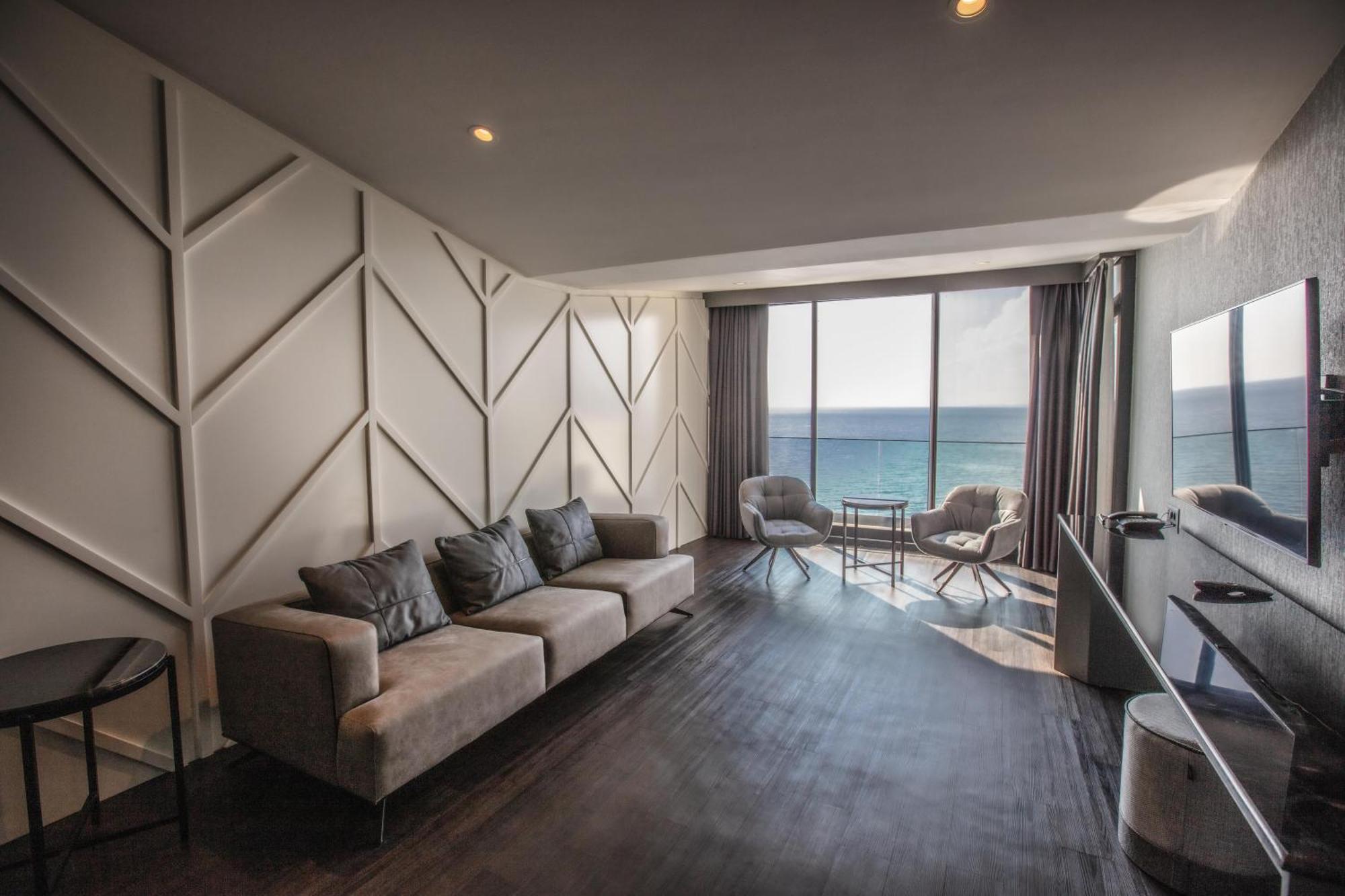 Otel Charisma De Luxe 5*